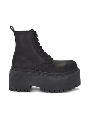 Balenciaga Strike Platform in Black - Black. Size 41 (also in 39).