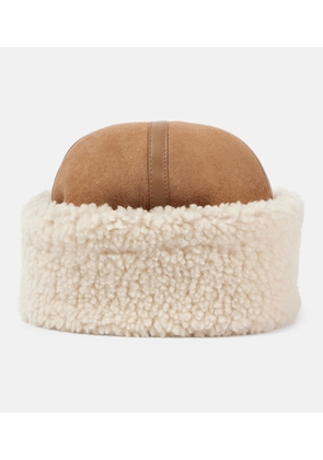 Toteme Shearling and leather hat