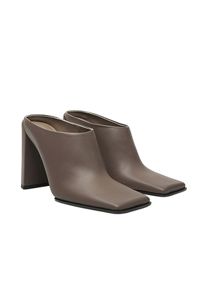 ALAÃA Square Toe Mule in Tourterelle - Grey. Size 37 (also in 36, 39, 40, 38).