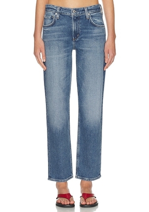 Citizens of Humanity Anissa Low Rise Straight Jeans in Alma - Blue. Size 25 (also in 24, 26, 27, 28, 30, 32, 33, 34).
