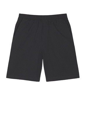 Carhartt WIP Toland Short in Toland Stripe & Black - Black. Size M (also in L).