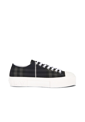 Burberry Jack Sneaker in Storm Ip Check - Blue. Size 45 (also in ).