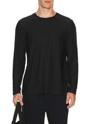 Beyond Yoga Featherweight Always Beyond Long Sleeve Crew 2.0 in Darkest Night - Black. Size L (also in M, S, XXL/2X).