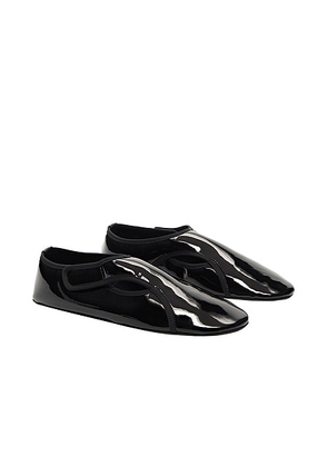 ALAÃA ALAÎªA Patent Slippers in Noir - Black. Size 37 (also in 36, 39, 41, 38, 40).