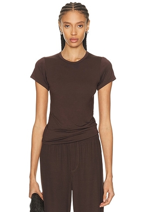 Eterne Fitted Crewneck Short Sleeve T-Shirt in Espresso - Brown. Size S (also in L, XL, XS).