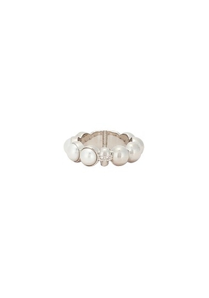 McQueen Skull & Pearl Ring in Silver - Metallic Silver. Size 21 (also in 17).
