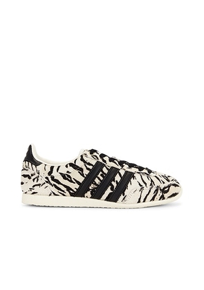 Adidas Originals Japan Sneaker in Off White & Core Black - Beige. Size 10 (also in 11, 6, 6.5, 7, 7.5, 8, 8.5, 9, 9.5).