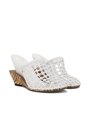 JACQUEMUS Les Doubles Tresses in Off-white & Beige - Beige. Size 38 (also in 37, 39, 40, 41).