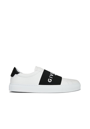 Givenchy Urban Street Elastic Sneaker in White & Black - White. Size 42 (also in 43, 44, 45, 46).
