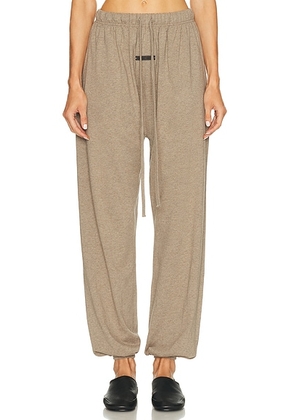 Fear of God ESSENTIALS Classic Sweatpant in Homestead Heather - Taupe. Size M (also in L, S).