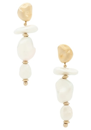 Cult Gaia Fabbie Earring in Pearl - Metallic Gold,Ivory. Size all.