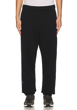 On Club Pants in Black - Black. Size M (also in L, S, XL/1X).