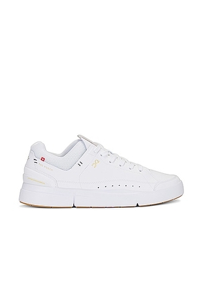 On The Roger Centre Court Sneaker in White & Gum - White. Size 8.5 (also in 7, 7.5).
