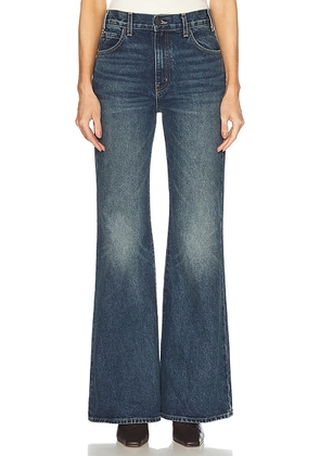 NILI LOTAN Roe Bootcut in Simon Wash - Blue. Size 29 (also in ).