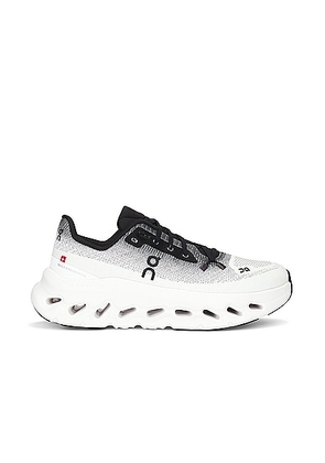 On Cloudtilt Sneaker in Black & Ivory - Black. Size 10 (also in 9.5).