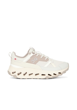 On Cloudhorizon Sneaker in Ice & Cream - Cream. Size 6.5 (also in 9.5, 10).