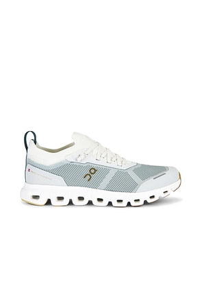 On Cloud 6 Versa Sneakers in Ice & Spirulina - White. Size 11.5 (also in 12.5, 13, 7, 7.5).