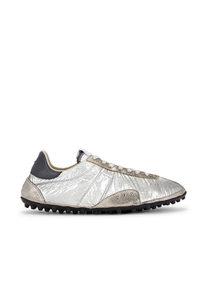 Maison Margiela Sprinters Low Top in Silver  White  & Natural - Metallic Silver. Size 42 (also in 41, 43, 44).