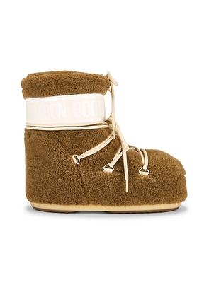 MOON BOOT Icon Low Fleece Boot in Camel - Brown. Size 39-41 (also in 36-38).