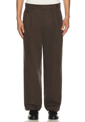 Le17Septembre Two Tuck Trousers in Brown - Brown. Size 48 (also in 52).
