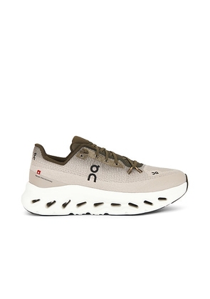 On Cloudtilt in Olive & Desert - Olive. Size 11.5 (also in 12.5).