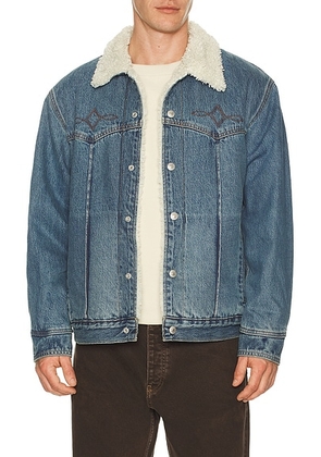 LEVI'S Western Sherpa Trucker Jacket in Open Sail - Blue. Size M (also in XL/1X).