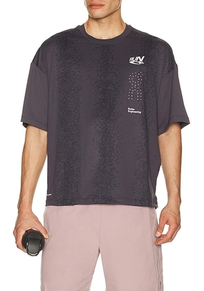 On Performance Volt-T in Iron - Grey. Size M (also in S, L, XL/1X).