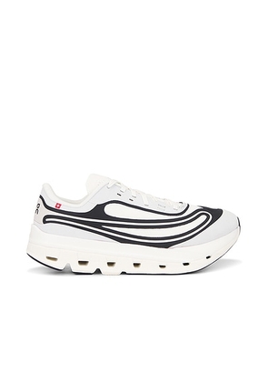 On Cloudflow 5 Ad in Ivory & Black - White. Size 10 (also in 10.5, 11, 11.5, 12, 12.5, 13, 7, 7.5, 8, 8.5, 9, 9.5).