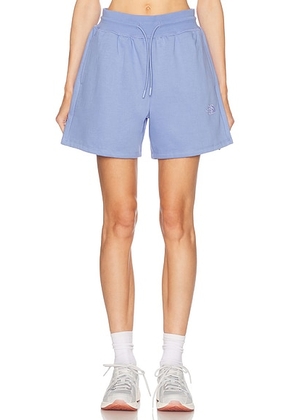 The North Face Essential Relaxed Short in Virtual Blue - Blue. Size XL (also in XS).