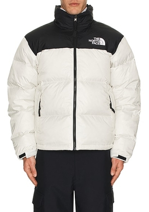 The North Face 1996 Retro Nuptse Jacket in White Dune & TNF Black - White. Size M (also in L, S, XL/1X).
