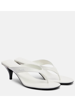Gucci Vittoria leather thong sandals
