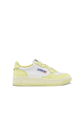 Autry White Leather Low Top Sneakers - EU39/US9