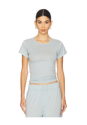 Eterne Fitted Crewneck Short Sleeve T-Shirt in Blue. Size XS. Also in XL.