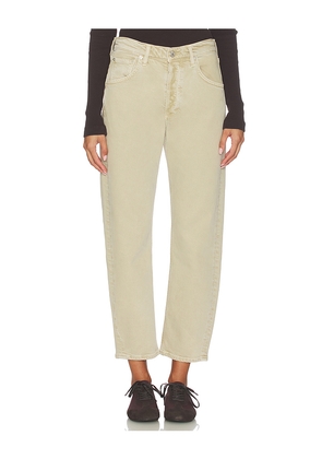 Citizens of Humanity Winslow Low Rise Boyfriend Jeans in Cream. Size 25. Also in 24, 26, 27, 28, 29, 30, 33, 34.