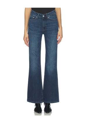 DL1961 Claira Contoured Instasculptâ¢ Straight Boot Jeans in Blue. Size 24. Also in 23, 26, 27, 29, 30, 31, 32.