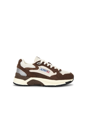 Autry Hyperway Low Sneaker in Brown,White. Size 37. Also in 36, 38, 39, 40.