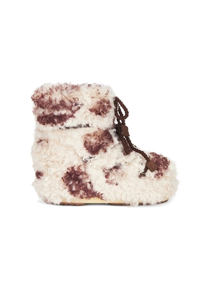 MOON BOOT Icon Low Curly Boot in Cream. Size 36/38. Also in 33/35, 39/41, 42/44.