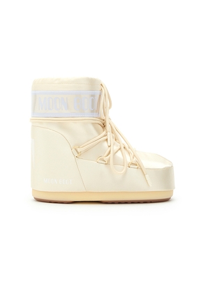 MOON BOOT Kids Icon Pearly Low Boot in Ivory. Size 36-38. Also in 33-35.