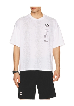 On Performance Volt-T in White. Size M. Also in S, L, XL/1X.