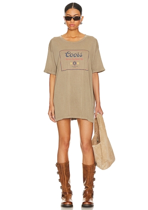 The Laundry Room Coors Fine Banquet Oversized Tee in Tan. Size M. Also in S.