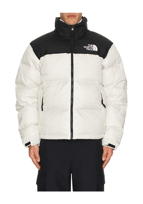 The North Face 1996 Retro Nuptse Jacket in White. Size M. Also in L, S, XL/1X.