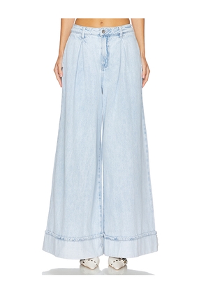 WeWoreWhat Pleated Wide Leg Jeans in Denim-Light. Size 25. Also in 24, 26.