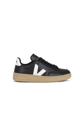 Veja V-12 Sneaker in Black. Size 40. Also in 39.