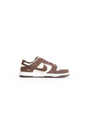 Dunk Low SE Sneakers
