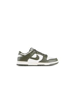 Dunk Low Sneakers