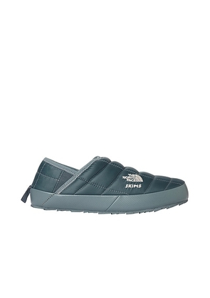 The North Face x SKIMS Thermoball Traction V Mule in SK Kyanite - Blue. Size 6 (also in 5, 7).