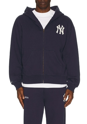 Sporty & Rich Heritage Yankees Serif Zip Hoodie in Dark Navy - Navy. Size S (also in M, L, XL/1X).