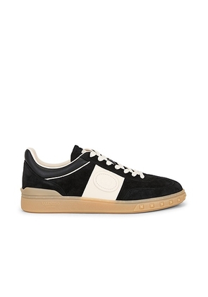 Valentino Garavani Upvillage Sneaker in Nero & Glace Nero - Black. Size 41 (also in 40, 42, 45).