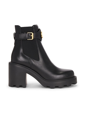 Valentino Garavani V Logo Signature Beatle Boot in Nero - Black. Size 38.5 (also in 36, 36.5, 40, 41).