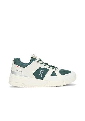 On x Oyster Tennis The Roger Clubhouse Pro in Ivory & Evergreen - Ivory. Size 11 (also in ).
